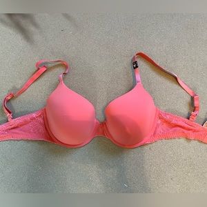 Victoria’s Secret tee shirt bra 32DD NWT